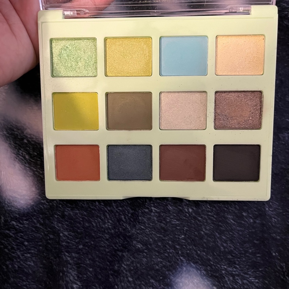 L.A. Colors Green and Yellow Eyeshadow Palette
